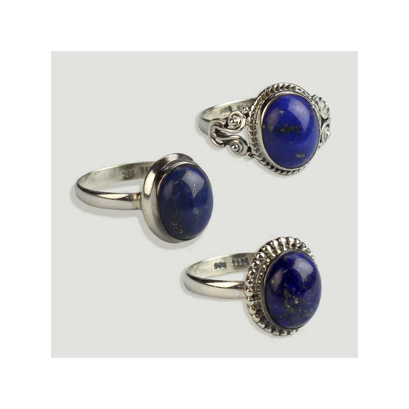 Anel cabochão de prata. Lápis lazúli. Anel cabochão de prata. Lápis lazúli.