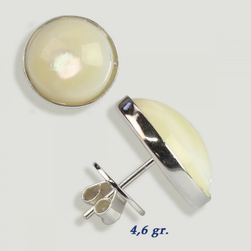 Boucles d'oreilles cabochons en argent. nacre blanche 14x14mm. (PRIX AU GRAMME)