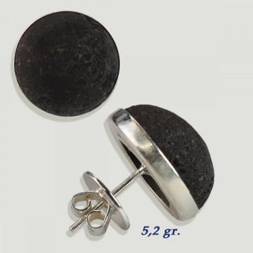 Brincos cabochão de prata. Lava Negra. 14x14mm. (PREÇO POR GRAMA)