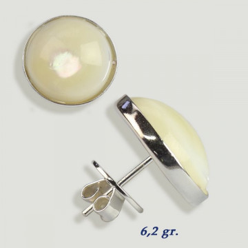 Boucles d'oreilles cabochons en argent. nacre blanche 16x16mm. (PRIX AU GRAMME)