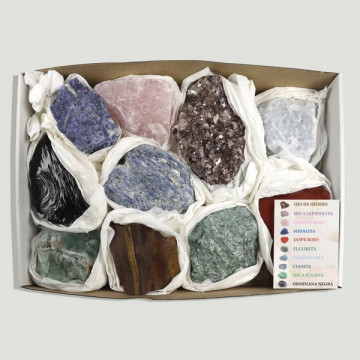 Assorted raw mineral box. 8x7 approx. 33x22cm.