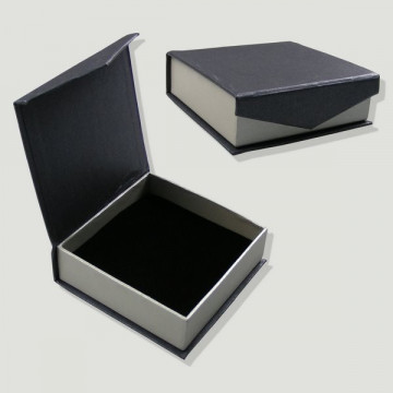 Cardboard gift box 9x9x3cm.