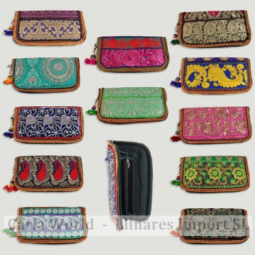 Embroidered wallet with pumpum. Assorted. 24.5x13cm.