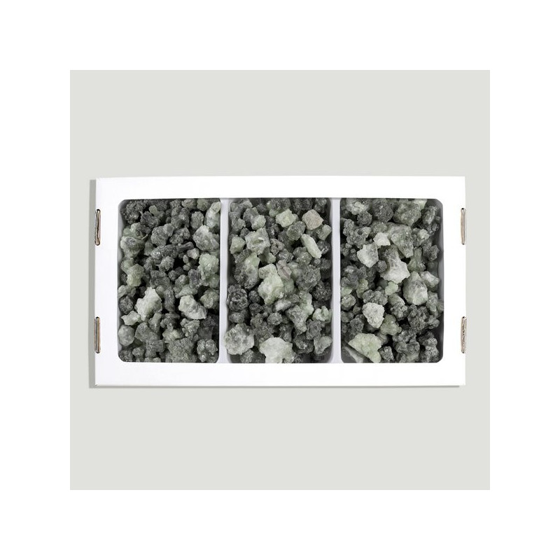 Chopped massive prenhite. 1.5kg approx. 26x14cm. Chopped massive prenhite. 1.5kg approx. 26x14cm.