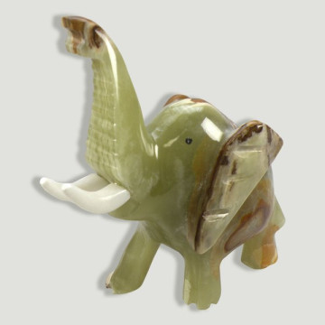 Elefante trompa arriba y...