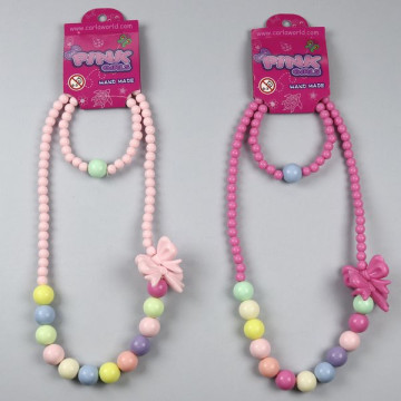 HOOK 32 - Plastic necklace / bracelet set.Bow model.