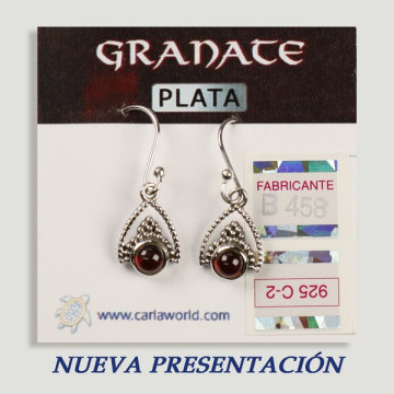 SILVER earrings. Garnet. Triangle with cabochon.