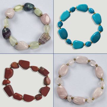 RUEDA 01. Pulsera elástica rodados y bolitas doradas. Minerales surtidos