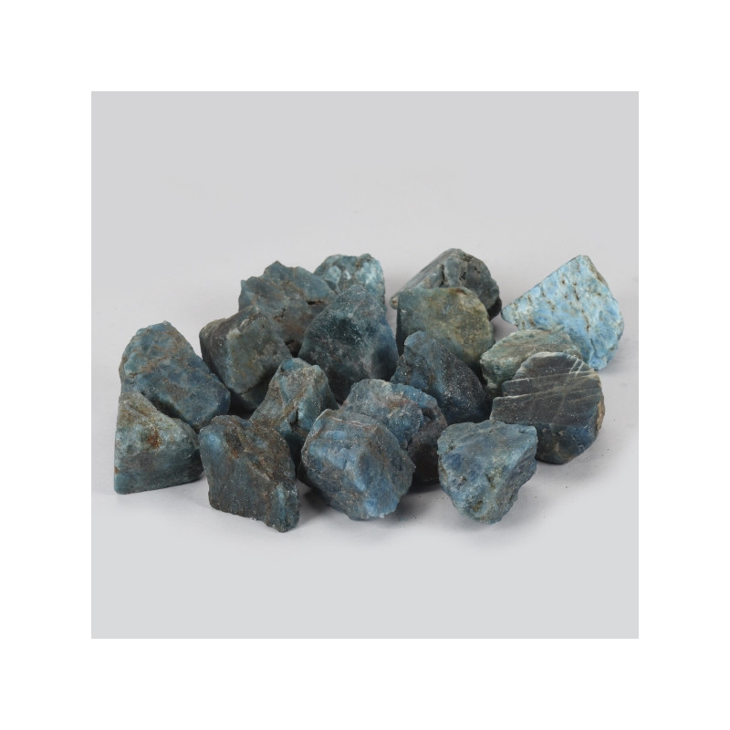 Remplacement de la vraie pierre. apatite brute Remplacement de la vraie pierre. apatite brute