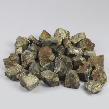 Remplacement de la vraie pierre. chalcopyrite grossière.