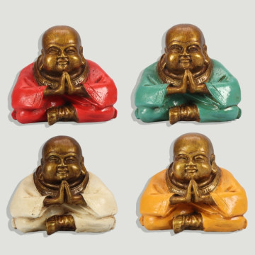 Pekong sitting praying resin. Assorted colors. 15x13cm.