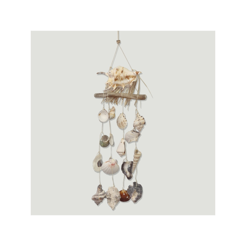 Mobile lambis with raffia and shells. 14x35cm approx. Mobile lambis with raffia and shells. 14x35cm approx.