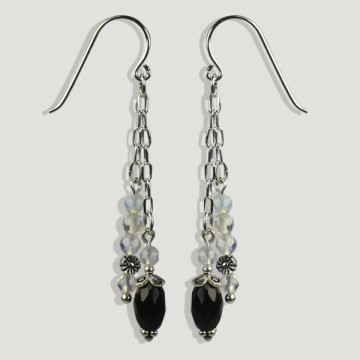 Boucles d'oreilles SKADE en argent. Opale et Onyx.