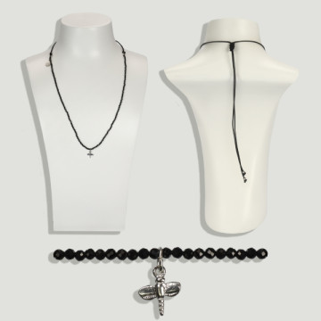 Collier en argent SKADE. Spinelle et perle. Finition cordon.