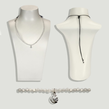 Collier en argent SKADE. Pierre de lune et perle. Finition cordon.