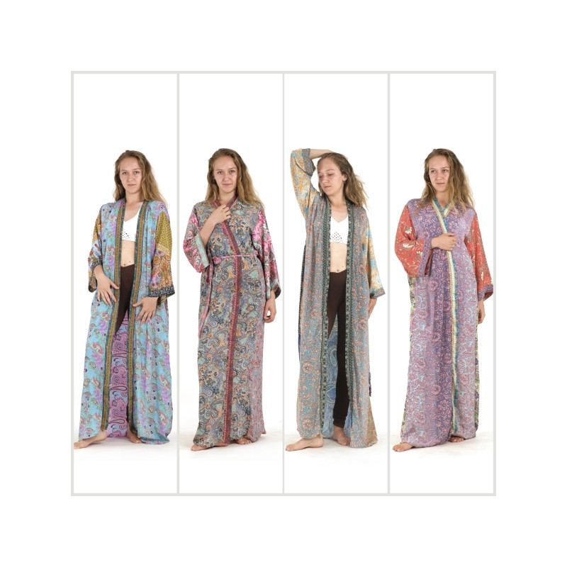 Kimono long en polyester (effet soie). Kimono long en polyester (effet soie).