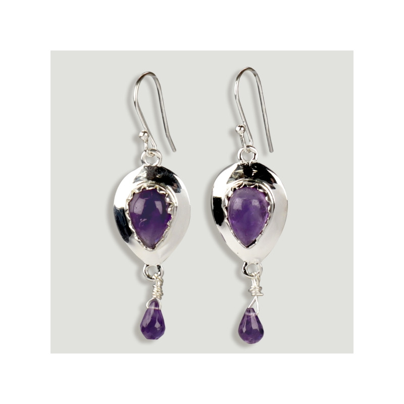 Brincos de prata Ametista cabochão lágrima + gota facetada Brincos de prata Ametista cabochão lágrima + gota facetada