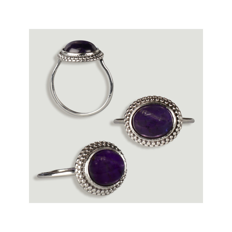 Anel cabochão de prata. Ametista. Anel cabochão de prata. Ametista.