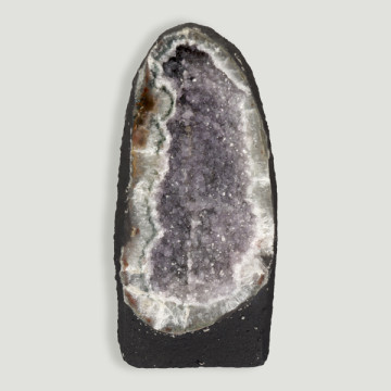Capela de ametista pesando 2.054 kg Aproximadamente 10,50x20,50x10 cm.