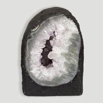 Amethyst chapel weighing 2.012 kg Approx. 12x14.50x10.50 cm.