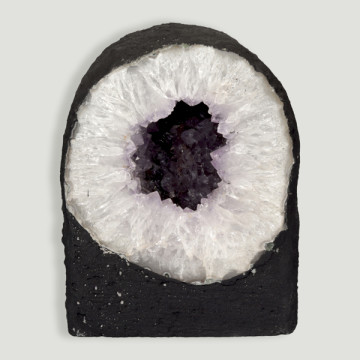 Amethyst chapel weighing 4.344 kg Approx. 15.50x18x13.50 cm.