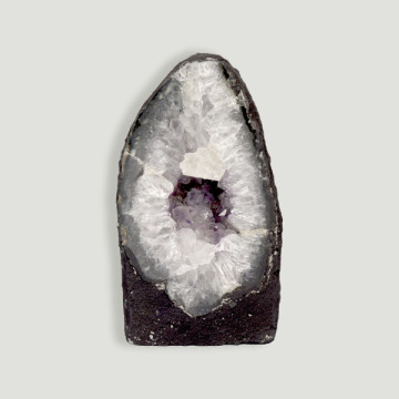 Amethyst chapel of 1.53 Kg. Approx. 10x16x9 cm.