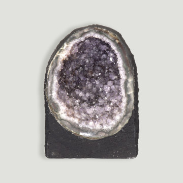 Capela de ametista pesando 1.136 kg, aproximadamente 10,5x13x9 cm.
