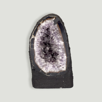 Capela em ametista de 1,65 Kg. Aproximadamente 11,5x17x8 cm.