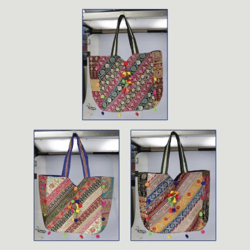 Bolsa de tecido indiana com pum pum 34x35cm modelos variados