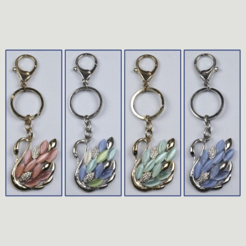Hook 94 – Keychain with rhinestones and assorted swan character