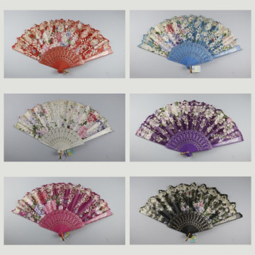 Hook 37, Plastic fan with design of: Flowers with gold details Varied - assorted colors