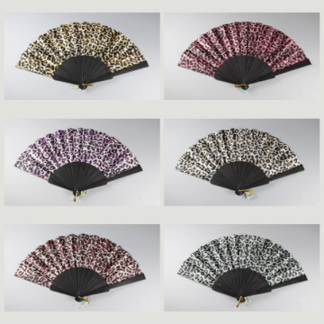 Hook 49, Plastic fan with design: Assorted leopard - assorted colors