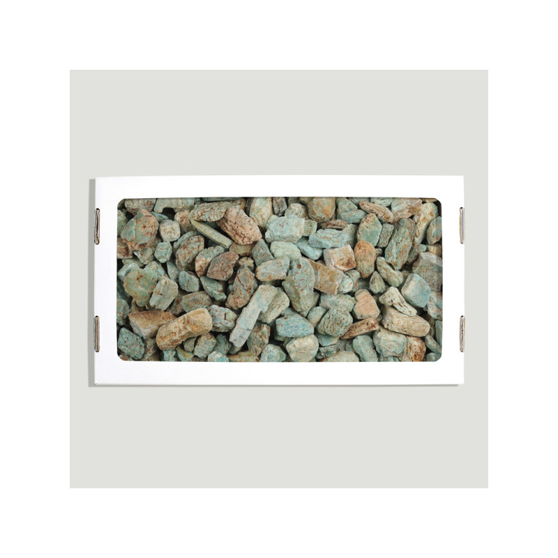 Amazonita masiva troceada. Caja 1,5kg aprox. 26X14cm. Amazonita masiva troceada. Caja 1,5kg aprox. 26X14cm.