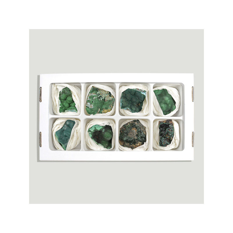 Malachite. 4,5-6 cm environ. (al8) Malachite. 4,5-6 cm environ. (al8)