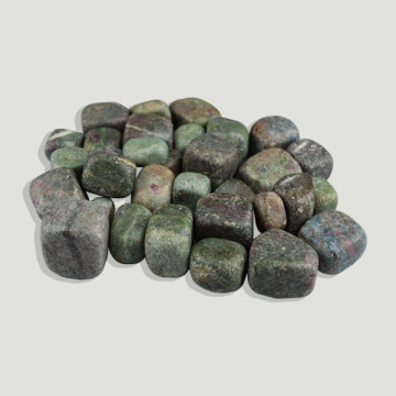 Roulé 200 unités/Kg (250 gr). Rubis Fuchsite. 1-1,5 cm