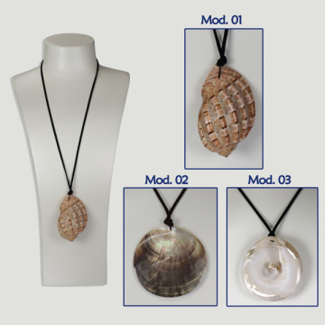 Pendentif avec cordon. 3 modèles de coques