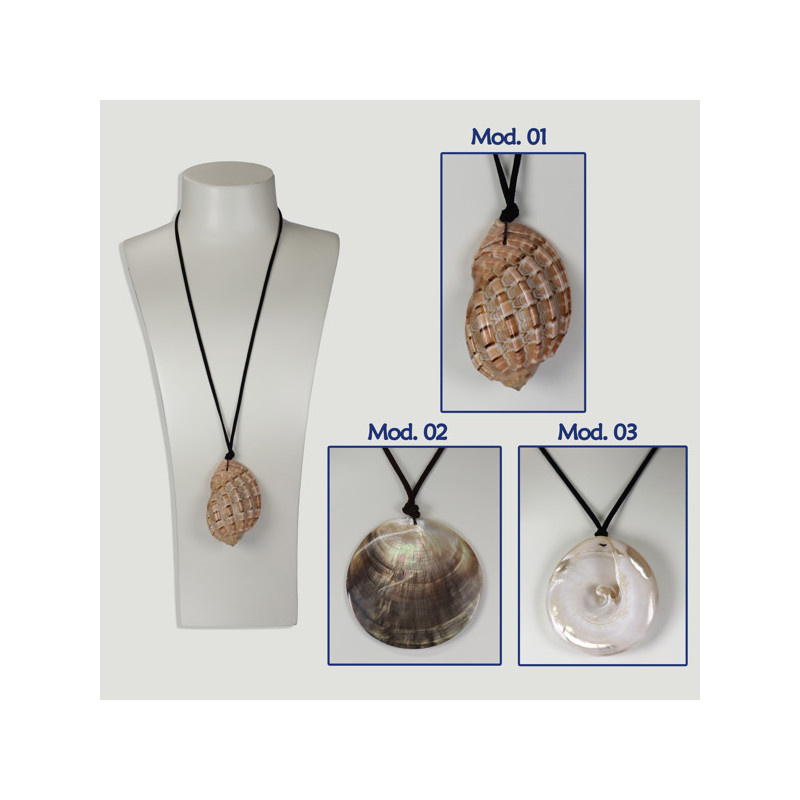 Pendentif avec cordon. 3 modèles de coques Pendentif avec cordon. 3 modèles de coques