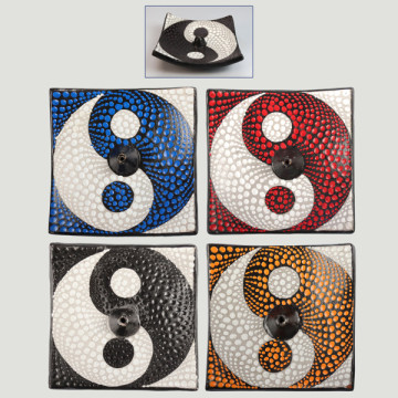 Square terracotta incense holder. Yin-yang points model. Assorted colors. 12x12cm.