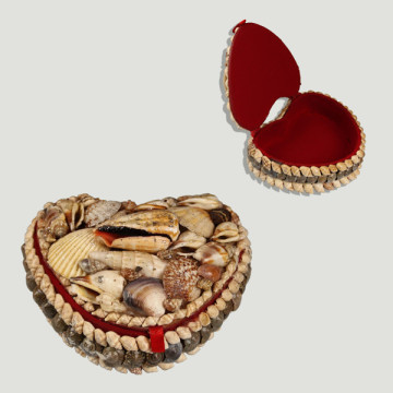 Heart shell box. 13x11cm approx