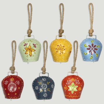 Iron bell with henna 11x13cm. Assorted colors