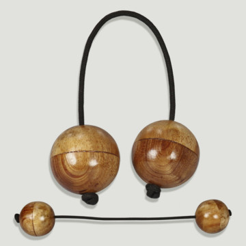 Maraca 2 balls 4.5 cm. With rope 30 cm