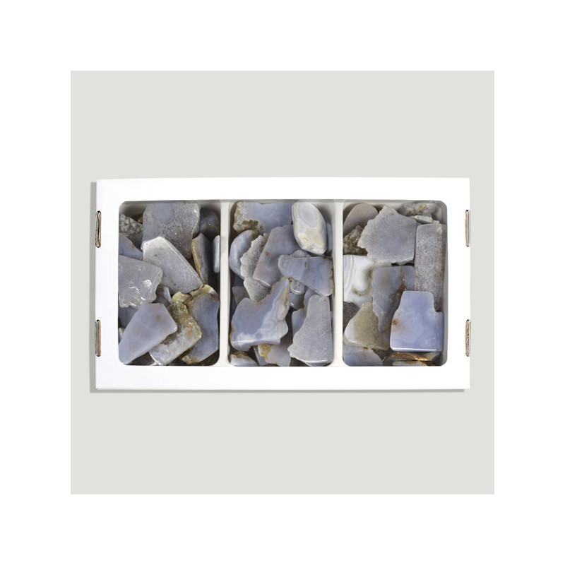Chopped polished chalcedony. Box 1.5kg approx. 26X14cm. Chopped polished chalcedony. Box 1.5kg approx. 26X14cm.