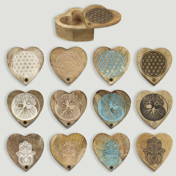 Wooden box. Heart swing cap. Assorted models. Assorted colors. 11x11cm.