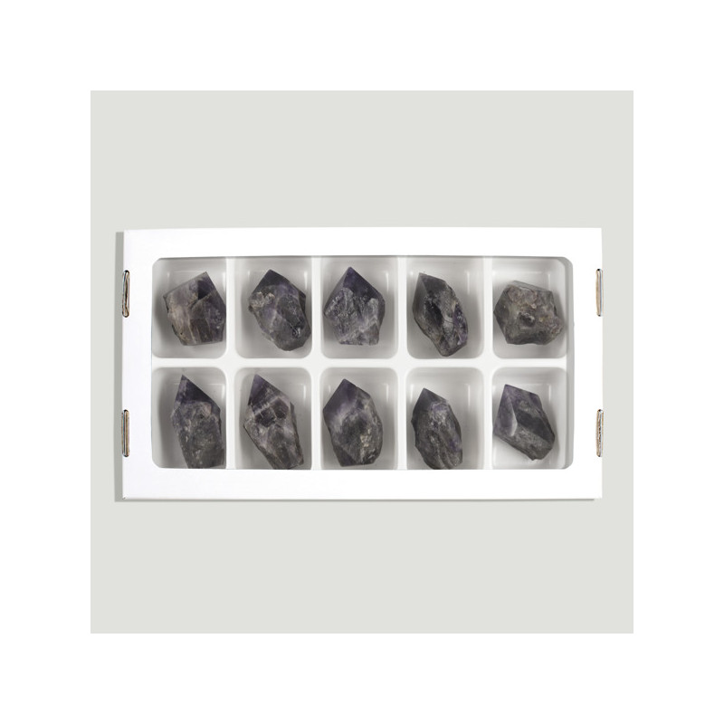 Semi-polished amethyst point. 3-4.5cm approx. Semi-polished amethyst point. 3-4.5cm approx.