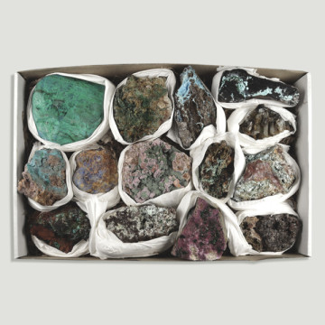 Assorted mineral box Zaire. 33x22cm.