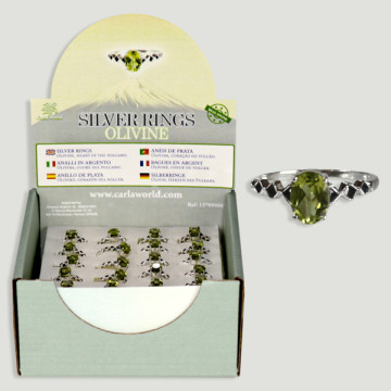 SILVER RINGS. Silver ring with Olivine. Oval model