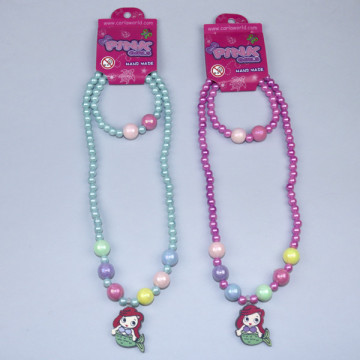 HOOK 22 - Plastic necklace / bracelet set. Model Unicorn