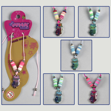 HOOK 75. Pins. Assorted models.