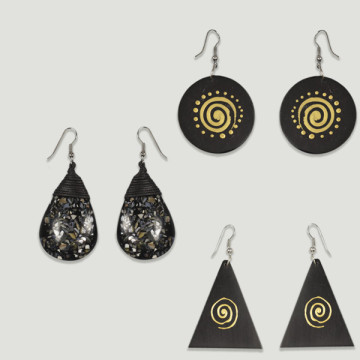 REPLACEMENT. SILVERPLATED Mother-of-pearl earrings. Assorted