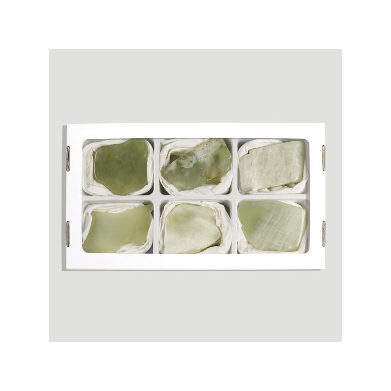 Free-form Jade plate. 6-7cm approx. Free-form Jade plate. 6-7cm approx.